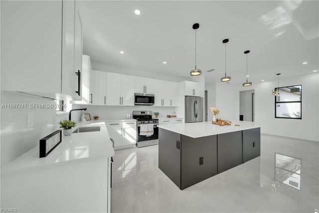 2911 46th st w, Lehigh Acres, FL 33971