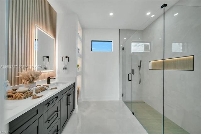 2911 46th st w, Lehigh Acres, FL 33971