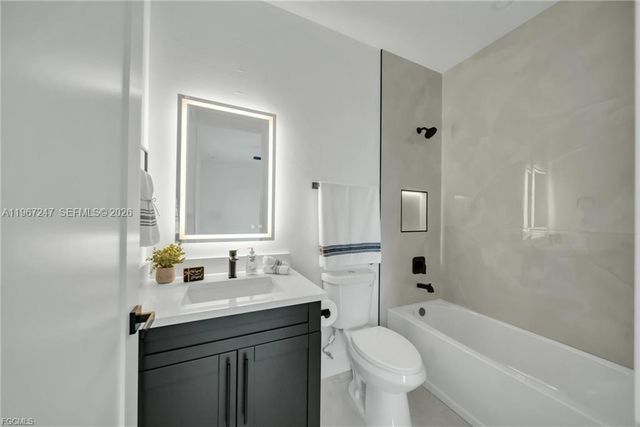 2911 46th st w, Lehigh Acres, FL 33971