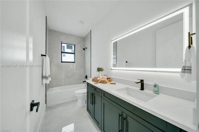 2911 46th st w, Lehigh Acres, FL 33971