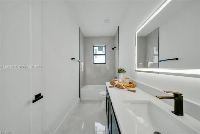 2911 46th st w, Lehigh Acres, FL 33971