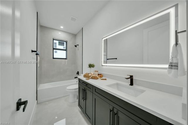 2911 46th st w, Lehigh Acres, FL 33971