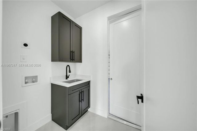 2911 46th st w, Lehigh Acres, FL 33971