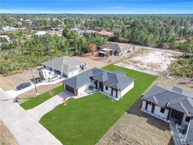 2911 46th st w, Lehigh Acres, FL 33971