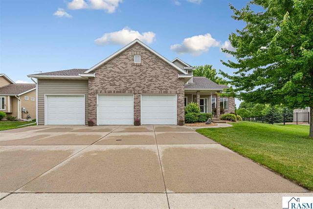 2294 Balsam Drive, North Mankato, MN 56003