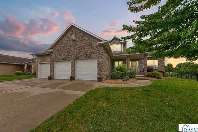 2294 Balsam Drive, North Mankato, MN 56003