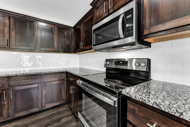 633 S Southgate Drive, Nixa, MO 65714