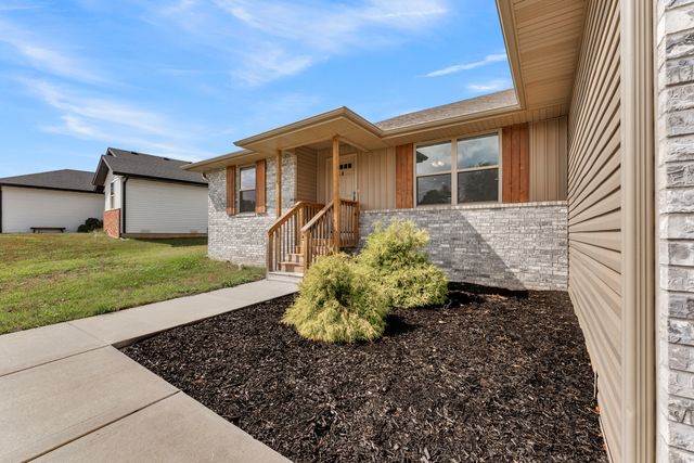 633 S Southgate Drive, Nixa, MO 65714