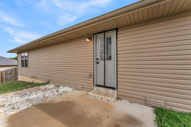 633 S Southgate Drive, Nixa, MO 65714