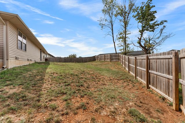633 S Southgate Drive, Nixa, MO 65714