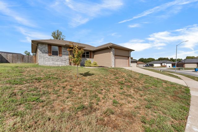 633 S Southgate Drive, Nixa, MO 65714