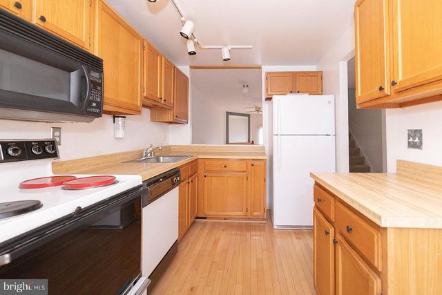 1703 WHISPERHILL DR, Reston, VA 20194