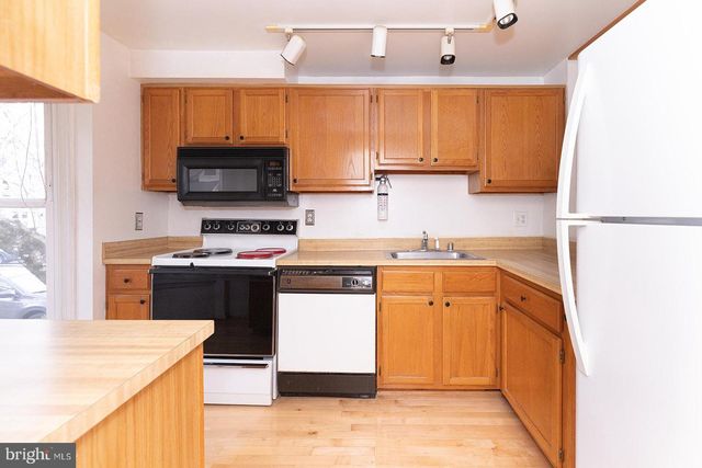 1703 WHISPERHILL DR, Reston, VA 20194