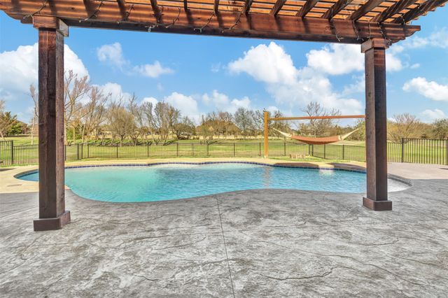8 Chapel Hill Lane, Mclendon Chisholm, TX 75032