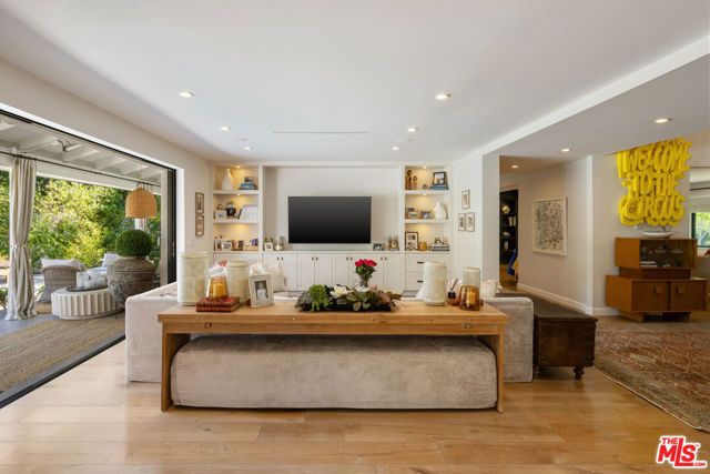 17145 Addison Street, Encino (los Angeles), CA 91316