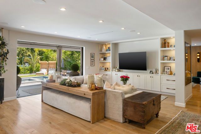17145 Addison Street, Encino (los Angeles), CA 91316
