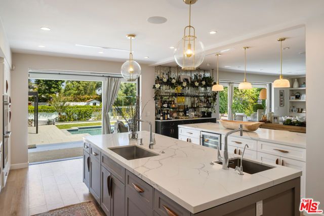 17145 Addison Street, Encino (los Angeles), CA 91316