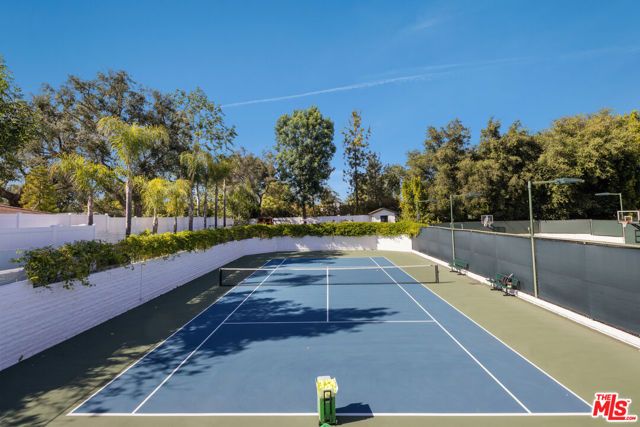 17145 Addison Street, Encino (los Angeles), CA 91316