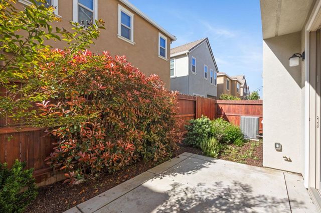8876 Solo Way, Elk Grove, CA 95757