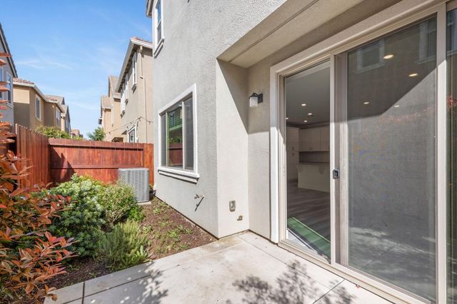 8876 Solo Way, Elk Grove, CA 95757