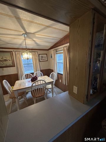 8 Wheeler Brook Park, Stonington, CT 06378