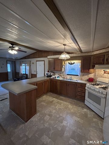 8 Wheeler Brook Park, Stonington, CT 06378