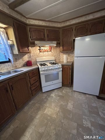 8 Wheeler Brook Park, Stonington, CT 06378