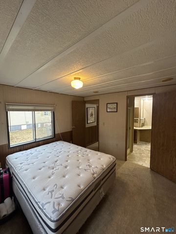 8 Wheeler Brook Park, Stonington, CT 06378