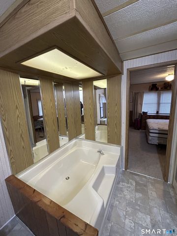 8 Wheeler Brook Park, Stonington, CT 06378