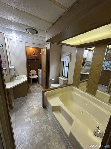 8 Wheeler Brook Park, Stonington, CT 06378