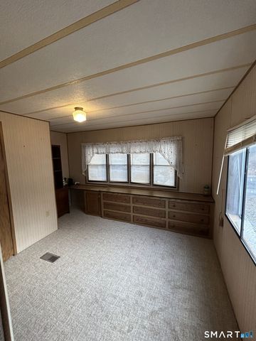 8 Wheeler Brook Park, Stonington, CT 06378