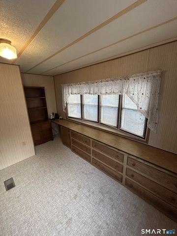 8 Wheeler Brook Park, Stonington, CT 06378