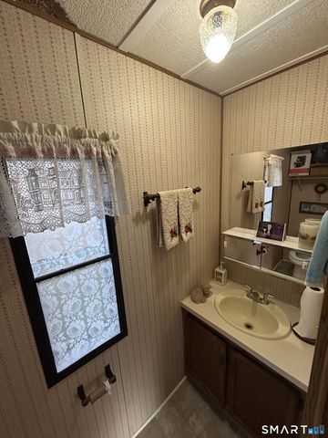 8 Wheeler Brook Park, Stonington, CT 06378