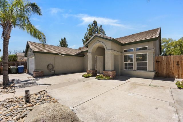5211 Grogan Drive, Bakersfield, CA 93313