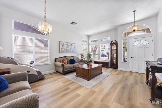 5211 Grogan Drive, Bakersfield, CA 93313