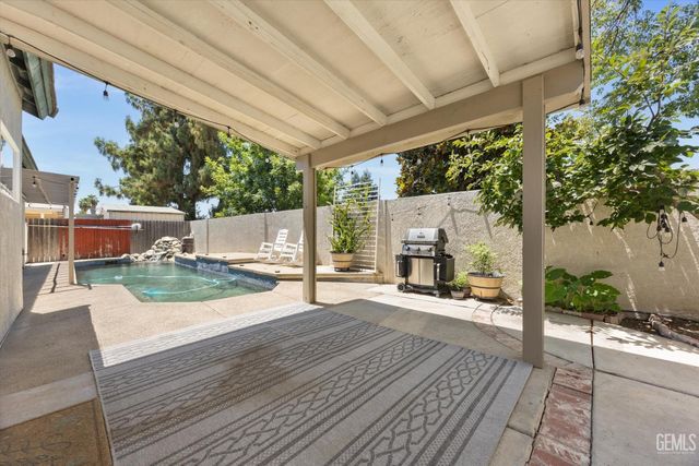5211 Grogan Drive, Bakersfield, CA 93313