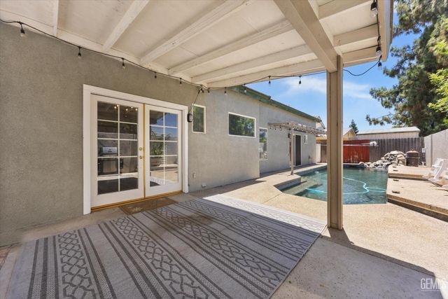 5211 Grogan Drive, Bakersfield, CA 93313