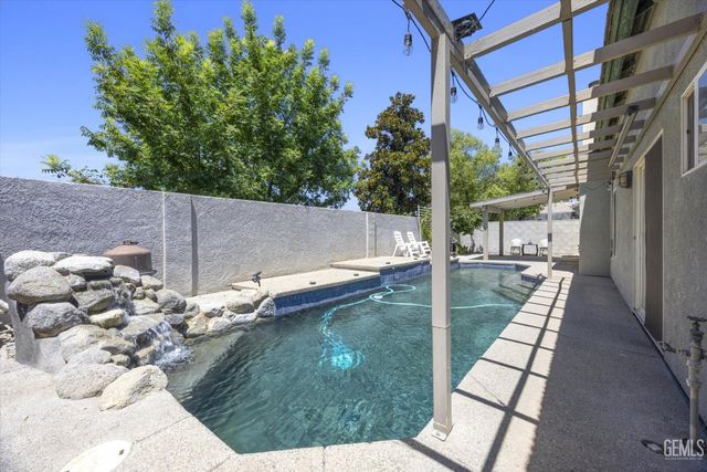 5211 Grogan Drive, Bakersfield, CA 93313