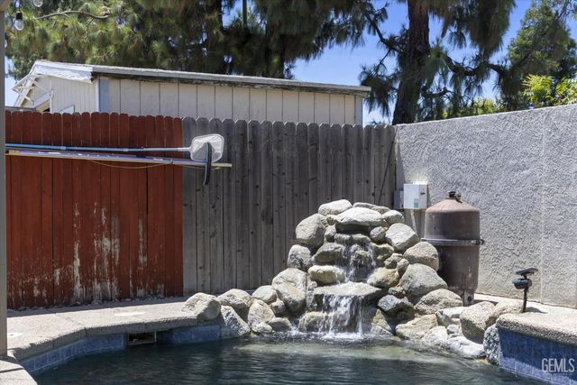 5211 Grogan Drive, Bakersfield, CA 93313