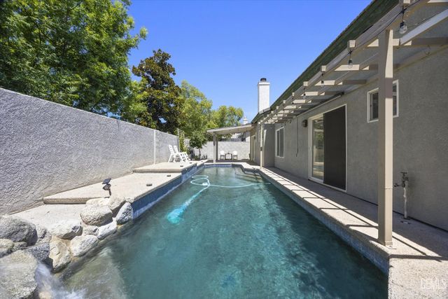 5211 Grogan Drive, Bakersfield, CA 93313