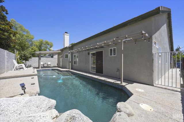 5211 Grogan Drive, Bakersfield, CA 93313