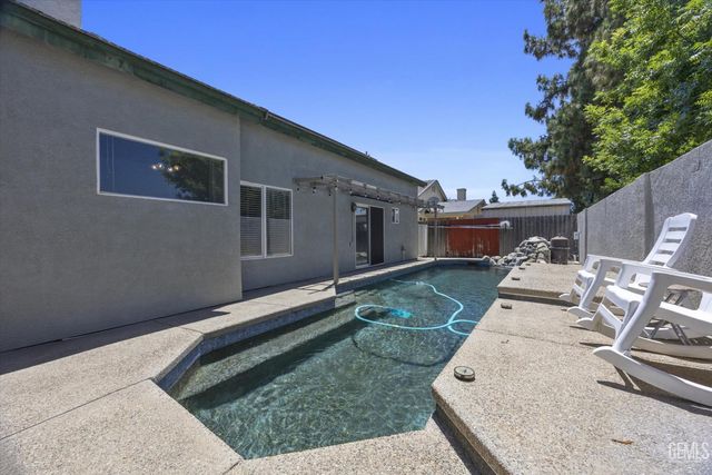 5211 Grogan Drive, Bakersfield, CA 93313