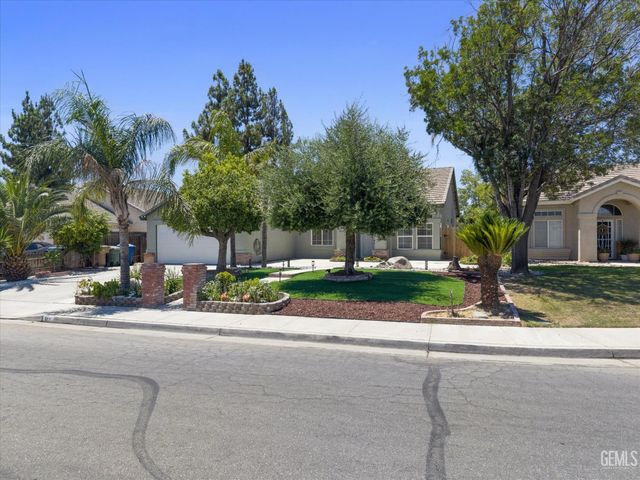 5211 Grogan Drive, Bakersfield, CA 93313