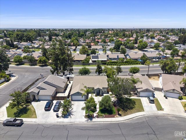 5211 Grogan Drive, Bakersfield, CA 93313