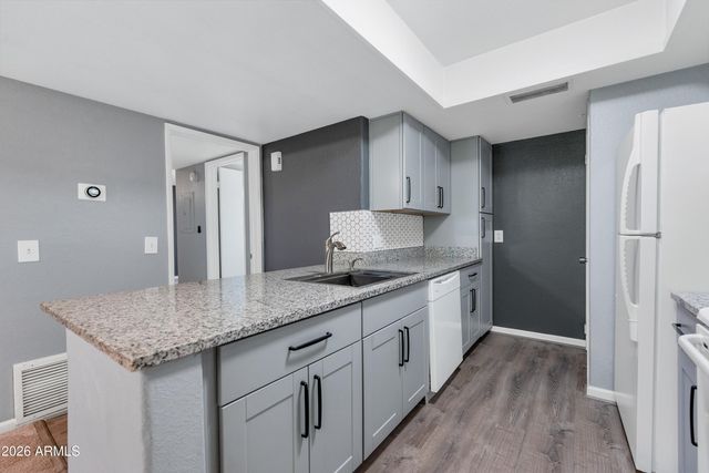 1333 E MORTEN Avenue 214, Phoenix, AZ 85020