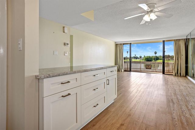 450 TREASURE ISLAND CAUSEWAY 208, Treasure Island, FL 33706