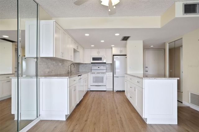 450 TREASURE ISLAND CAUSEWAY 208, Treasure Island, FL 33706