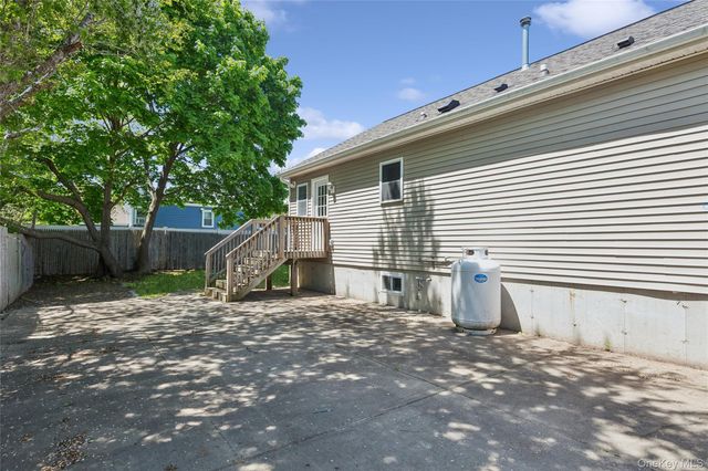 762 Bourdois Avenue, Bellport, NY 11713