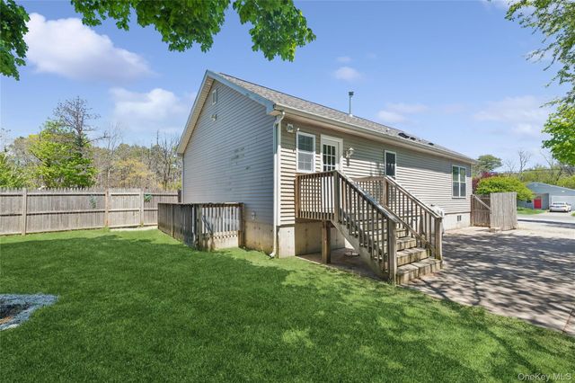 762 Bourdois Avenue, Bellport, NY 11713