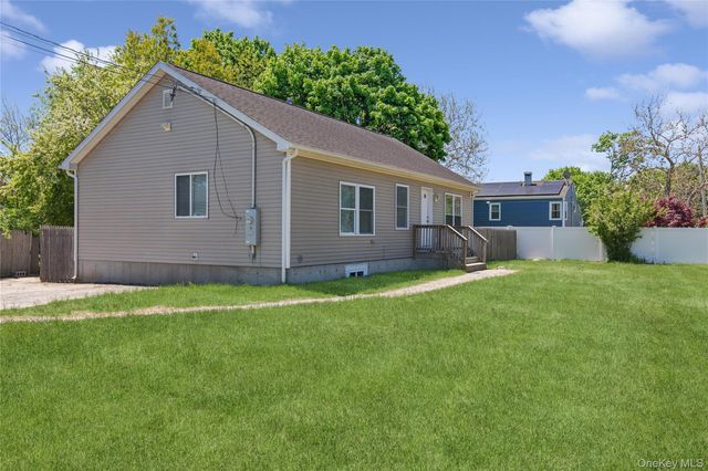 762 Bourdois Avenue, Bellport, NY 11713